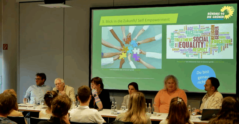 Podiumsdiskussion zu „Queere Geschichte und das Recht auf Selbstbestimmung: Queer, Laut und Unbequem – gestern, heute und morgen“
